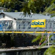 Während der Sanierung der Kühbrücke in Hallein wurde das Modulgerüst Ringlock als Kabelbrücke eingesetzt. Copyright: Doka